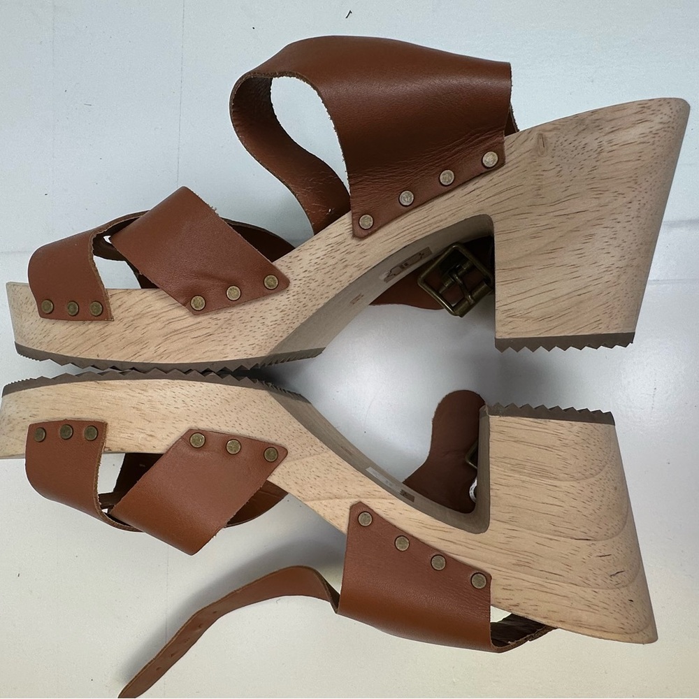 NWOB LOFT Criss Cross Brown Leather Sandals Heels Size 8M - Picture 4 of 8